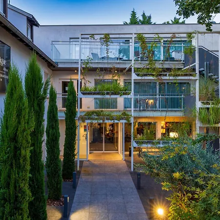 La Florangerie - & Piscine Hotel